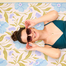 Load image into Gallery viewer, Darling effect- XL Quick-Dry Beach Towel–Poppin' Petals Aqua