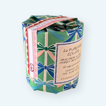 Load image into Gallery viewer, Gift Wrap Candle - Limited Edition Bows
