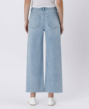 Load image into Gallery viewer, VERVET -HIGH RISE LIGHT WASH RAW HEM WIDE LEG JEANS T6399
