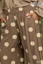 Load image into Gallery viewer, Plus UMGEE wide leg cropped mocha polka dot trouser
