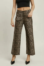 Load image into Gallery viewer, UMGEE animal print cropped trouser
