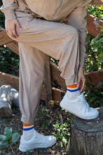 Load image into Gallery viewer, Taupe Ribbed luxury Ribbed cocoon pants
