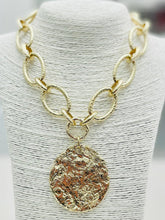 Load image into Gallery viewer, Restock! PENDANT - Hammered Chain w/Pendant (gold) NK621

