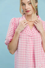 Load image into Gallery viewer, Gingham print Peony and white collar top
