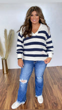 Load image into Gallery viewer, Plus Vickie- Thick stripe white/navy popcorn collared sweater
