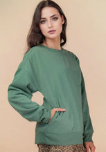 Load image into Gallery viewer, Plus green oversized comfy sweatshirt with pockets
