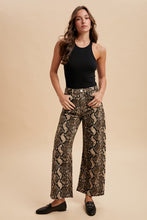 Load image into Gallery viewer, Snakeskin Comfort stretch barrel jeans
