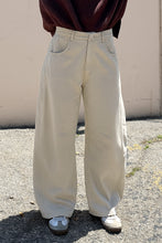 Load image into Gallery viewer, Beige baggy twill barrel pants
