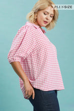 Load image into Gallery viewer, Plus Gingham print Peony and white collar top
