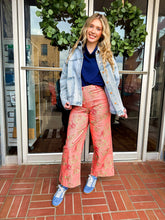 Load image into Gallery viewer, Melisa- Floral pattern mid-rise ankle-length pants
