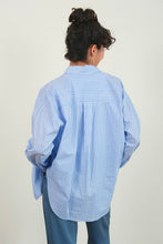 Load image into Gallery viewer, OXFORD-Oversized blue/white button up
