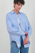 Load image into Gallery viewer, OXFORD-Oversized blue/white button up
