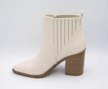 Load image into Gallery viewer, SHOE SALE‼️ Duvet western cream pointy booties
