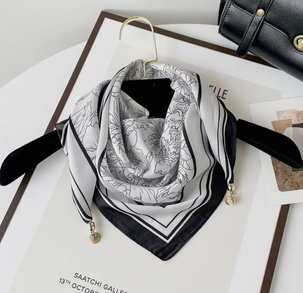 Magnetic Print Black & White print Triangle Scarf