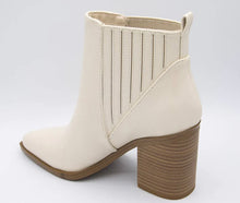 Load image into Gallery viewer, SHOE SALE‼️ Duvet western cream pointy booties
