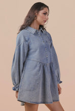 Load image into Gallery viewer, Plus Vintage Wash denim babydoll collar dress with heart button details
