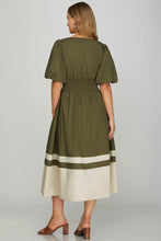 Load image into Gallery viewer, Elen- Olive BUBBLE SLEEVE FRONT ZIP COLOR BLOCK MIDI DRESS WITH SIDE ZIPPER AND POCKETS
