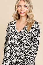 Load image into Gallery viewer, MAZE- Black/white geo printed poet sleeves top
