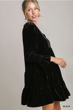 Load image into Gallery viewer, Plus Noelle- Black Velvet tiered smocked sleeve dress
