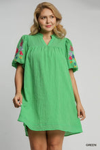 Load image into Gallery viewer, PLUS BELLA- Kelly Green Checkered Seersucker Bubble Sleeve Embroidery Short Dress
