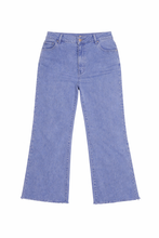 Load image into Gallery viewer, Marlin Zenana Plus washed high waisted kick flare raw hem jeans
