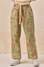 Load image into Gallery viewer, Plus size BRAIDED WAIST BELT PATCH POCKETS FLORAL PRINT PANT
