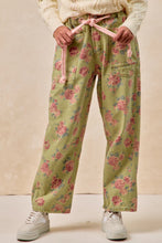 Load image into Gallery viewer, Plus size BRAIDED WAIST BELT PATCH POCKETS FLORAL PRINT PANT
