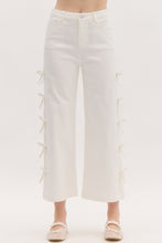 Load image into Gallery viewer, BOW - white bow detailed cropped mid-rise denim jeans
