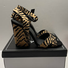 Load image into Gallery viewer, Animal print chunky heel sandal
