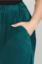 Load image into Gallery viewer, Plus Skyla- Teal Green Plisse woven wide leg pants with pockets (Copy)
