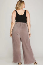 Load image into Gallery viewer, Plus Skyla- Mocha Plisse woven wide leg pants with pockets
