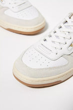 Load image into Gallery viewer, GOLA- Hawk white/white/gold sneakers
