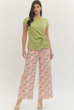 Load image into Gallery viewer, Pink floral print wide leg cropped Entro Jeans
