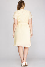 Load image into Gallery viewer, Plus SAYLOR- Cream pleated flutter sleeve dress
