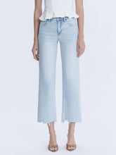 Load image into Gallery viewer, HIGH RISE LIGHT WASH SLIM WIDE JEANS T6508
